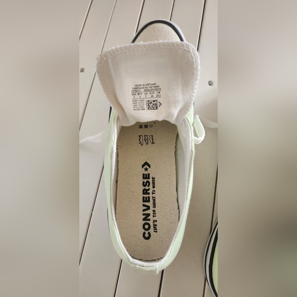 Converse Women's Light Green Canvas Sneakers.  Size: 7mens. 9wo's - Picture 7 of 9